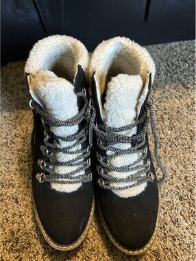 White Mountain Woman’s Winter Hiking Boots Size 8.5